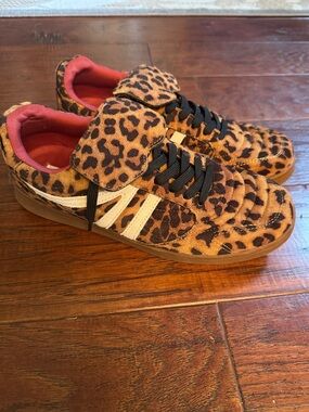 Steve Madden Leopard Print Sneakers in Tan/Brown with Black Laces
